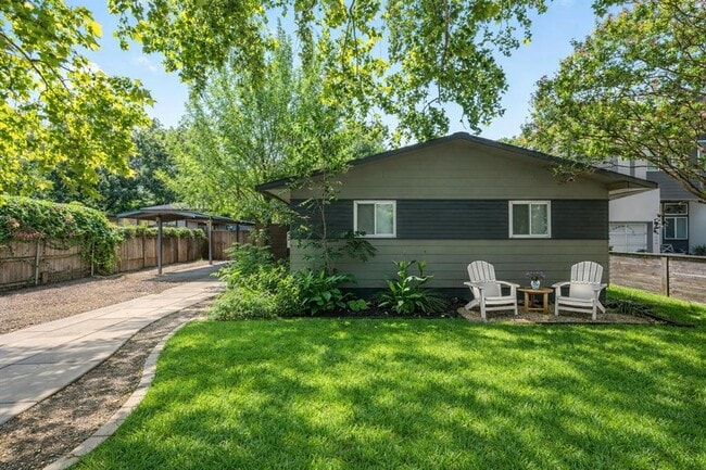 Building Photo - 3108 Fontana Dr