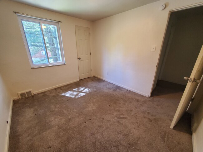 Building Photo - 834 Oranmore St