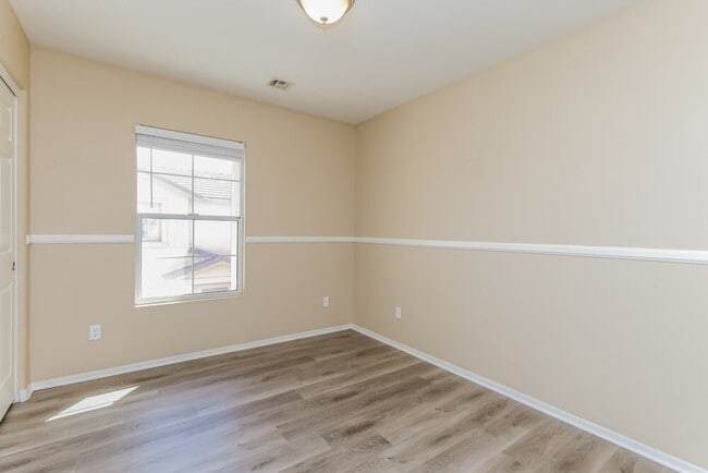 Building Photo - 921 Sunny Acres Ave