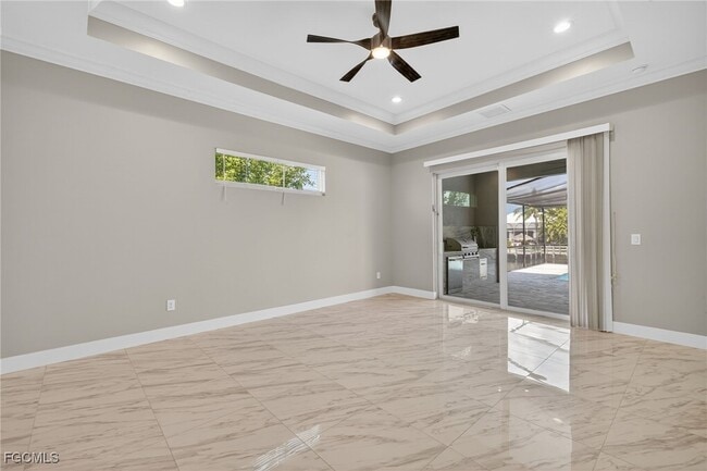 Building Photo - 2532 SW 26th Pl