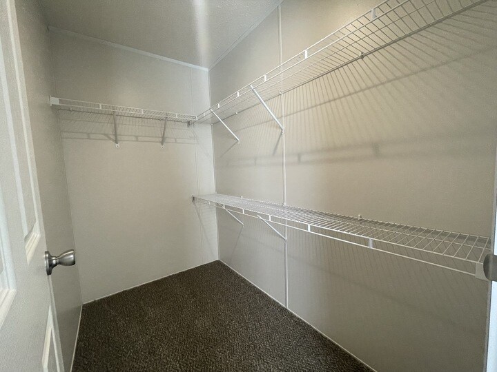 Building Photo - 15386 Danseur Dr