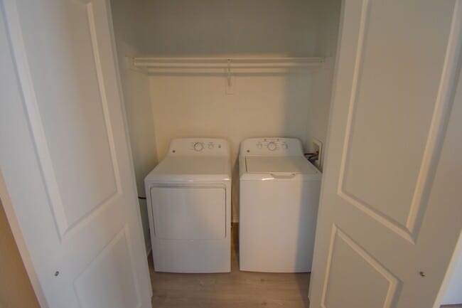 Building Photo - Farmington Townhome Available