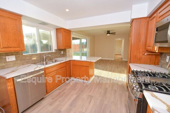 Building Photo - 729 Mardigras Ct