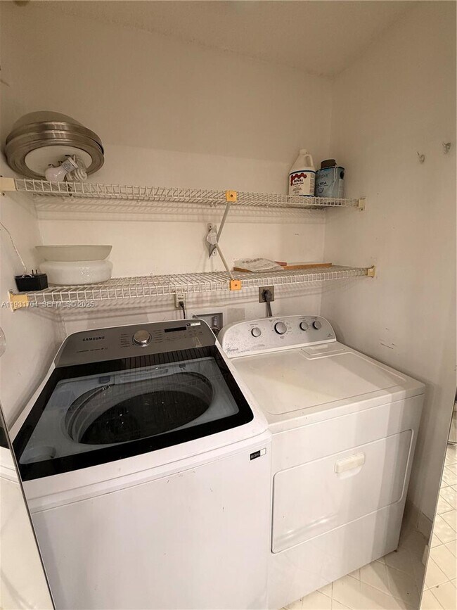 Building Photo - 7460 La Paz Blvd