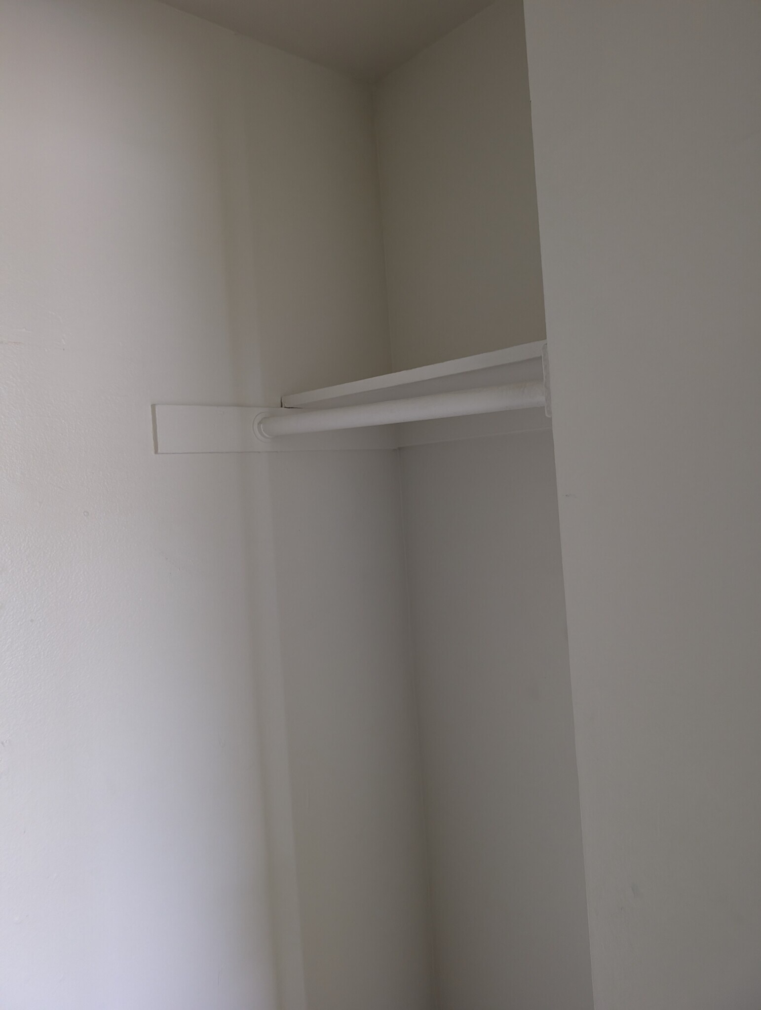 Walk in closet - 4435 Bonnie Brae St