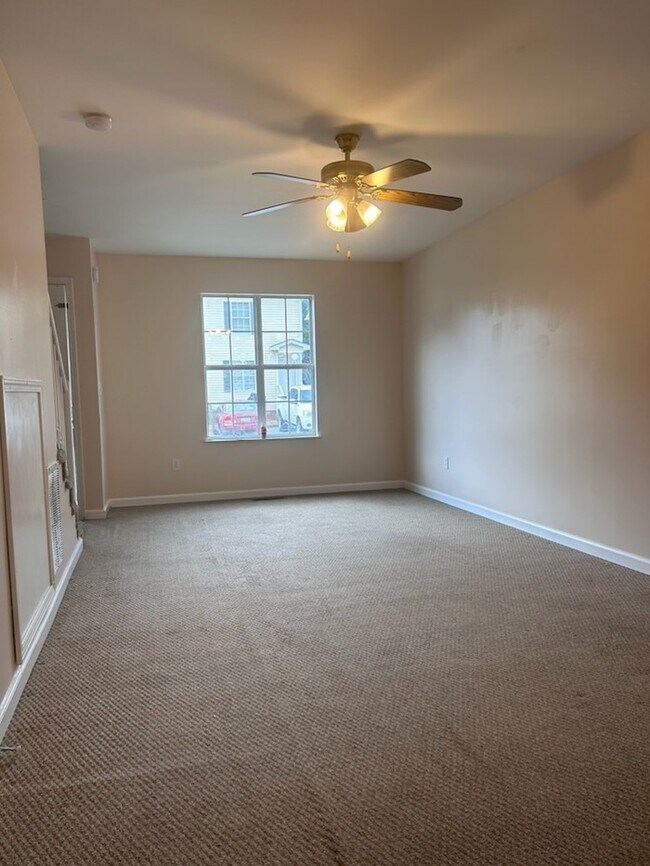 Building Photo - 2 Bedroom Apartment in Piedmont!