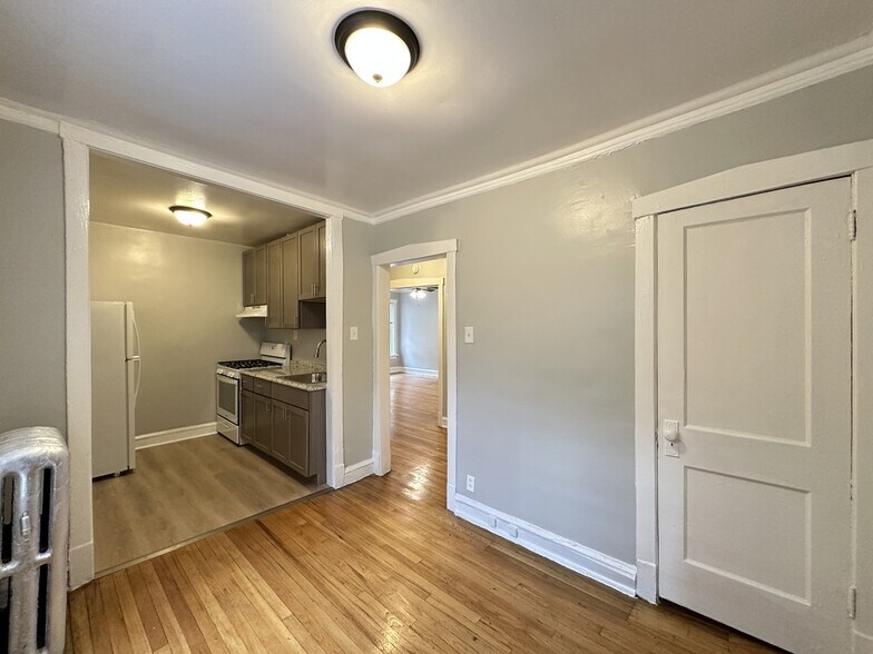 Building Photo - 4826 N Avers Ave
