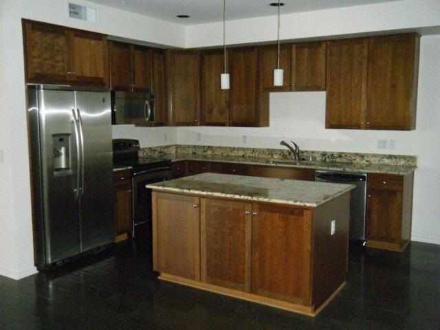KITCHEN - 525 W Lakeside Dr