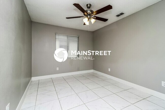Building Photo - 3 Bedroom Pet-Friendly Home in APOPKA, FL with Main Street Renewal