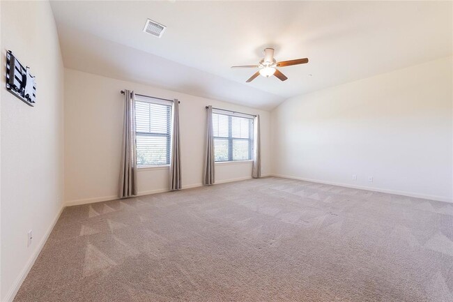 Building Photo - 1620 Bryant Dr