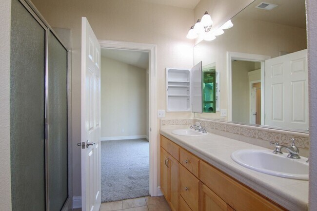 Building Photo - Spacious Home Near Mountain View School with a 3 Car Garage