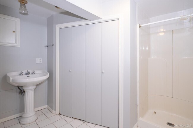 Building Photo - 453 Beach Ave