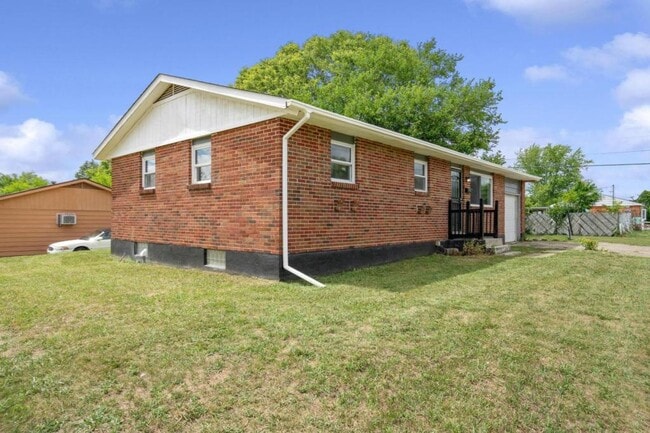Building Photo - 1311 Liscum Dr