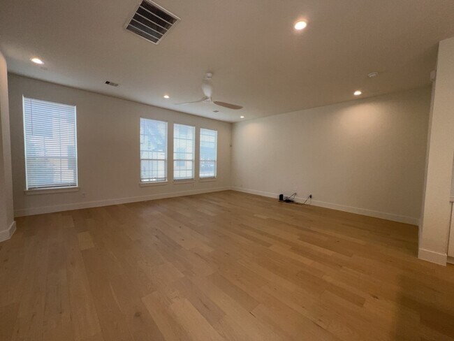 Building Photo - 10607 Enclave Shadows Ct