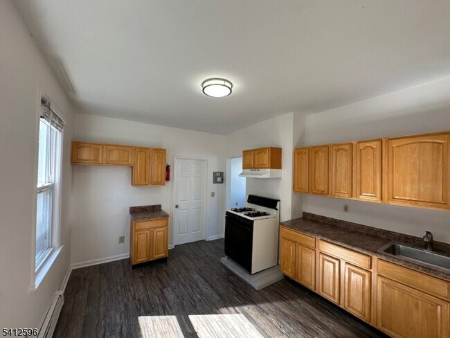 Building Photo - 145 Smith St