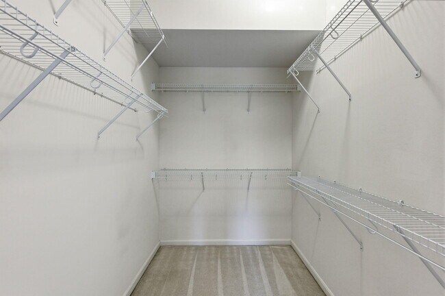 Building Photo - 323 Skyview Ct