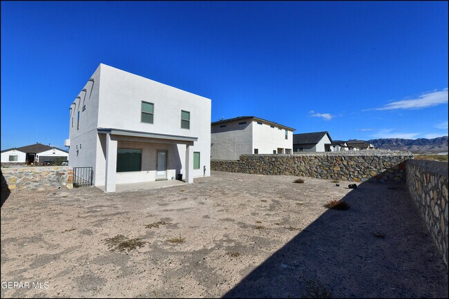 Building Photo - 600 Logwood Ave