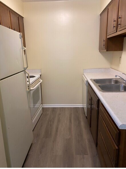 Building Photo - 4505 #2 Landside Drive