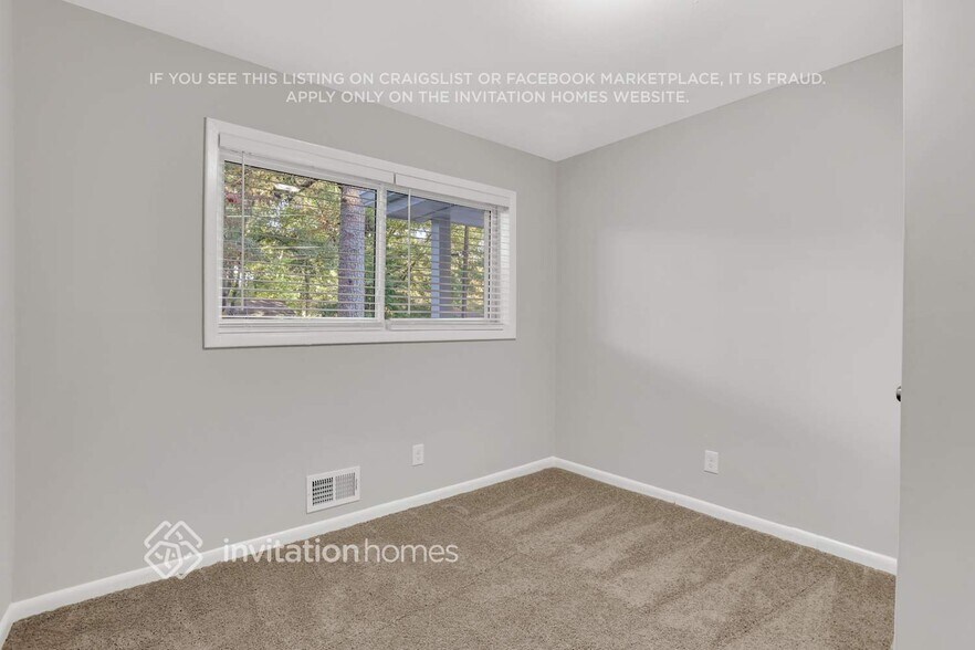 Building Photo - 2833 Altaview Dr SE