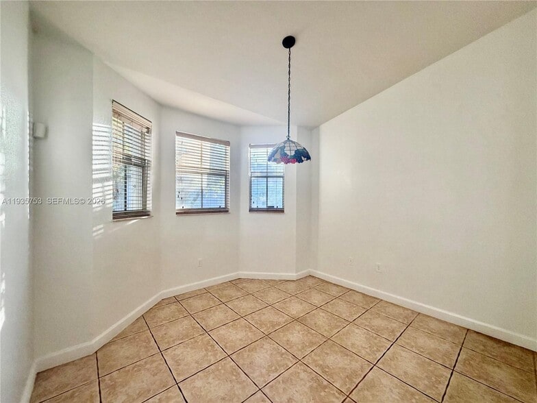 Building Photo - 1692 SE 29th Ct