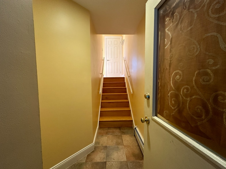 Building Photo - 62 Lakeview Ter