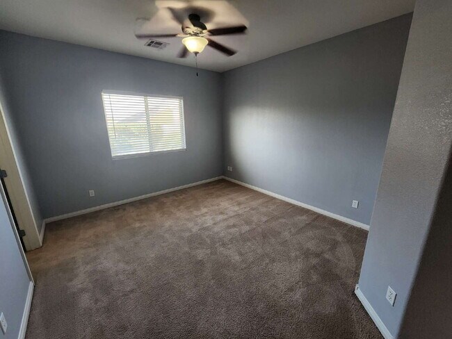 Building Photo - "Charming 3-Bed Oasis with 2 Full Baths in North Las Vegas – 1305 Sq Ft of Comfort!"