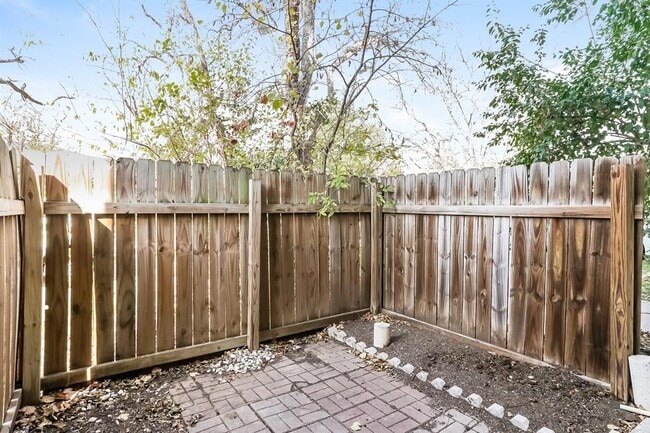 Building Photo - 5201 Evans Ave