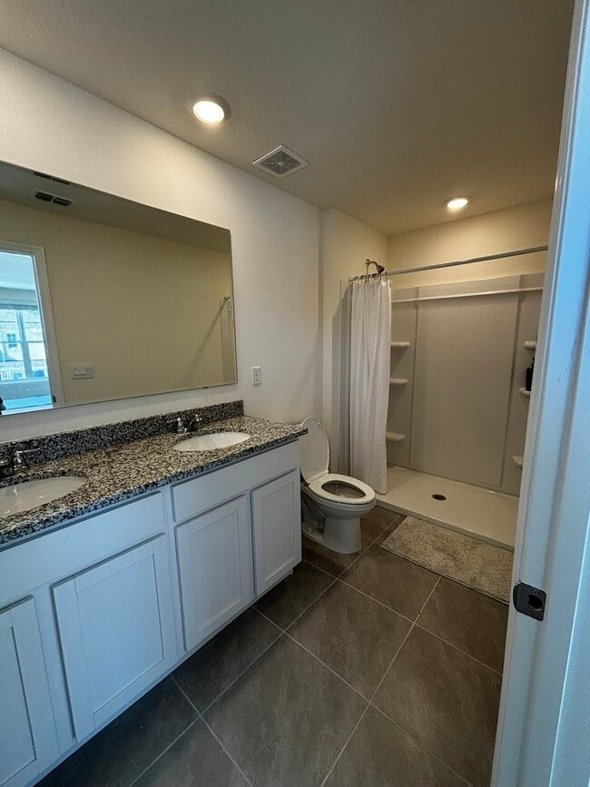 Building Photo - 520 US-1