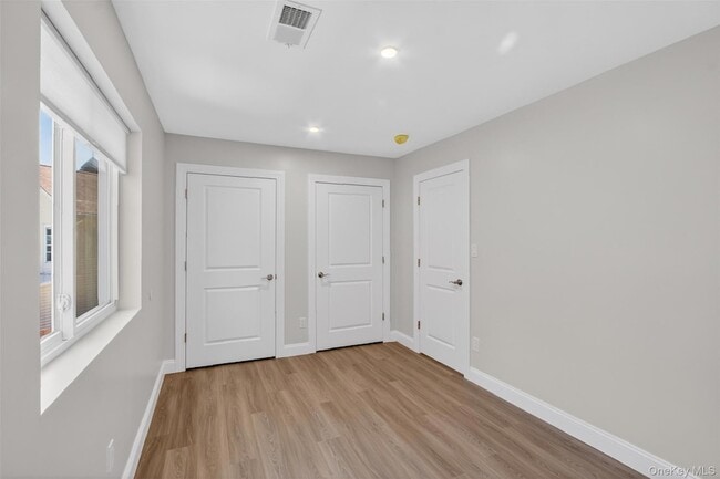 Building Photo - 62 Manor Pl