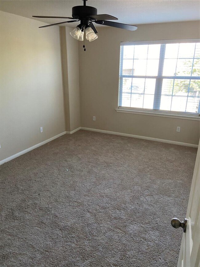 Building Photo - 1501 Rimstone Dr