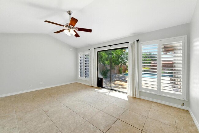 Building Photo - 6903 Moonmont Dr