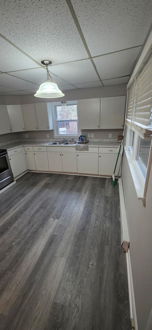 Primary Photo - 123 W Main St