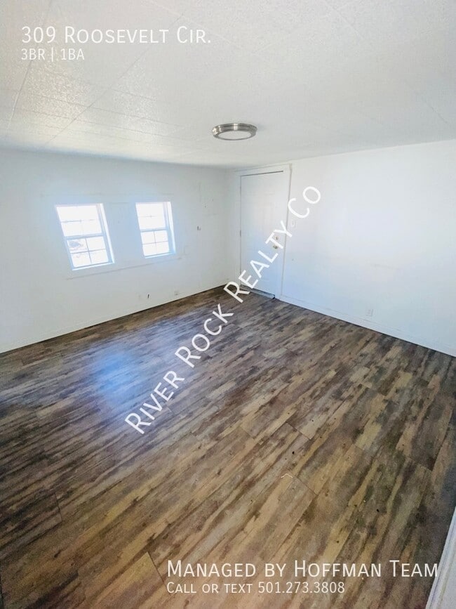 Building Photo - 309 Roosevelt Cir