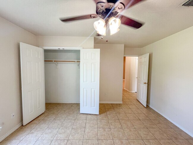 Building Photo - Available NOW!!!! This charming 1 story, 3...