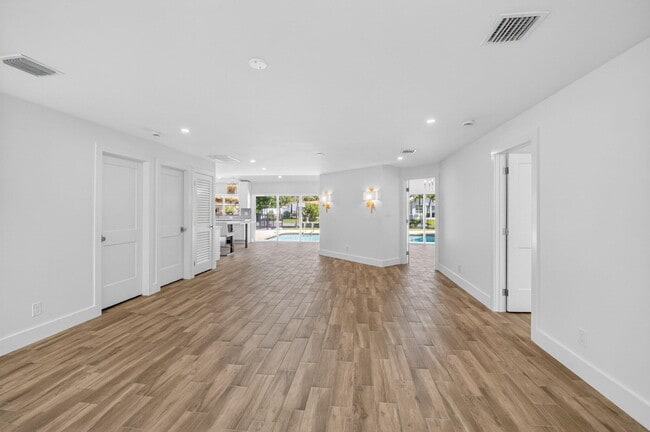 Building Photo - 1254 SW 4th Ct