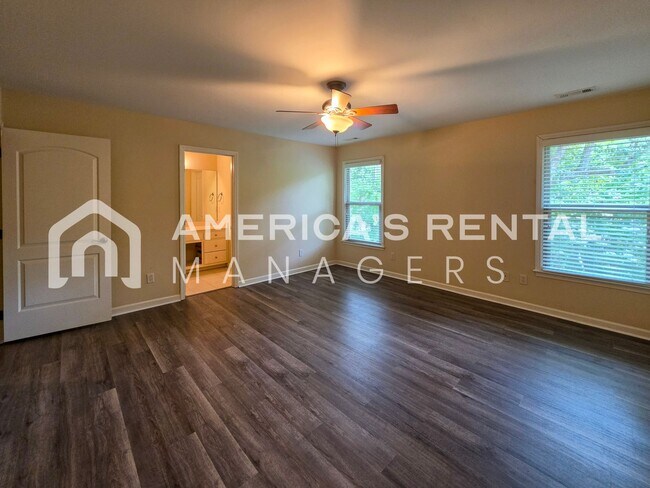 Building Photo - Private Estate Living on Over 3 Acres! Available to view NOW!