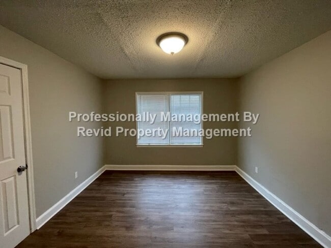 Building Photo - 170 Eastview Dr