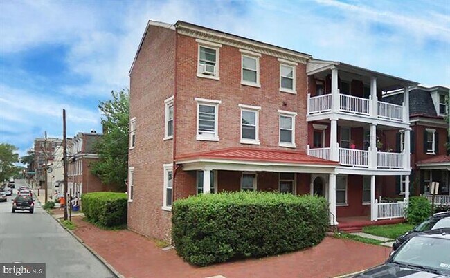 Building Photo - 131 W Miner St