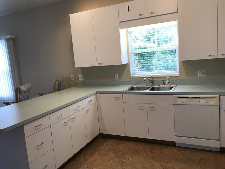 Kitchen - 5123 Spirit Lake Rd