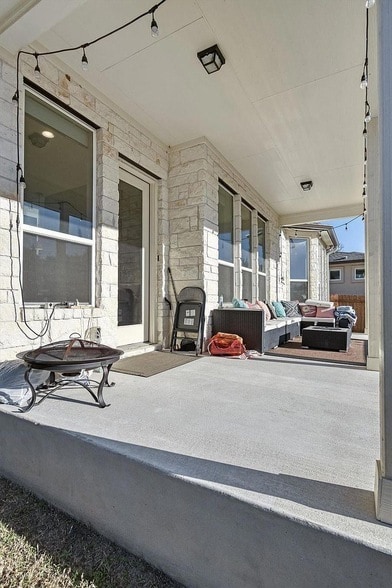 Building Photo - 14924 Iveans Way