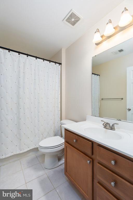 Building Photo - 2900 Lomond Pl