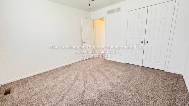 Building Photo - Special Offer of $100 off with a 16 Month Lease at Creekwood Park Townhomes!