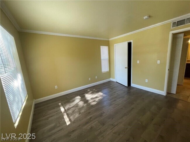 Building Photo - 1150 N Buffalo Dr