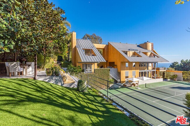 Building Photo - 3900 Villa Costera