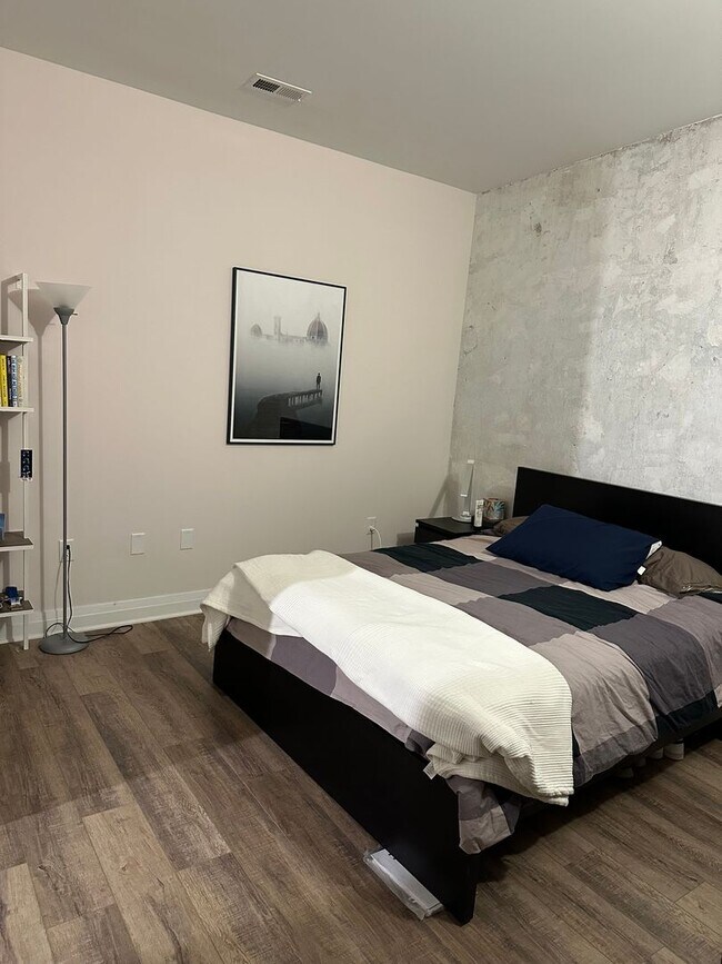 Building Photo - Welcome to Urban Elegance in the Heart of ...
