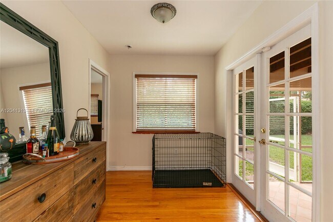 Building Photo - 5760 SW 51st St