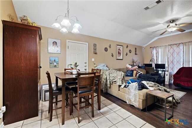 Building Photo - 3210 Raven Dr