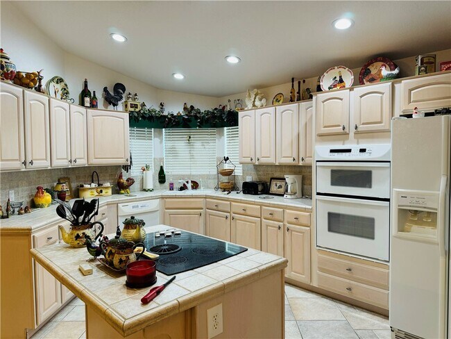 Building Photo - 2057 Sandtrap Ln