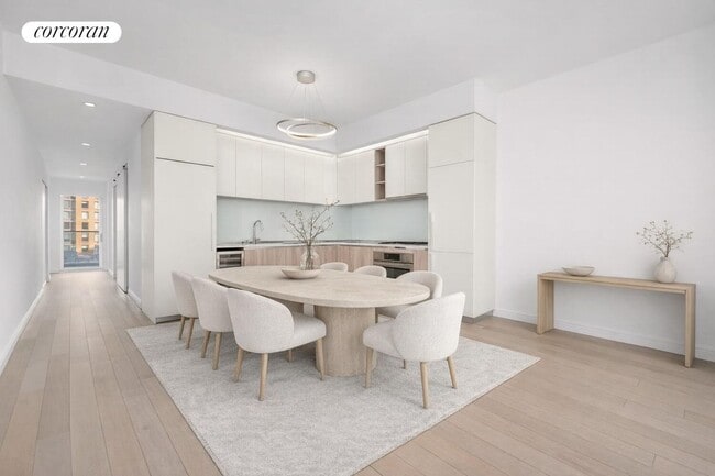 Building Photo - 555 W 43rd St