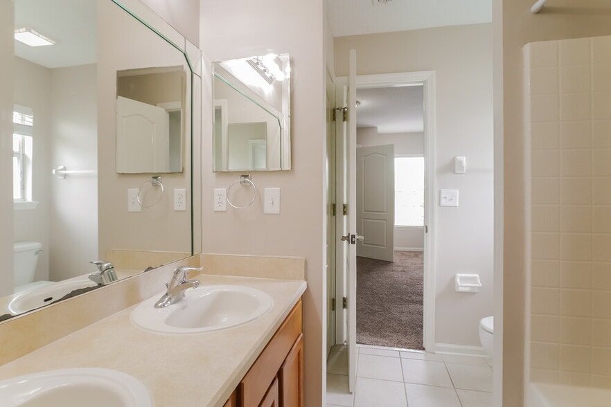 Building Photo - 644 Porta Rosa Circle
